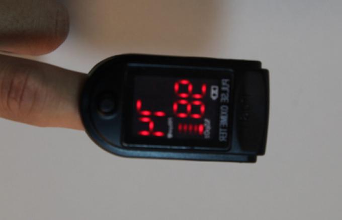 Professional Digit Fingertip Pulse Oximeter For Oxygen Saturation