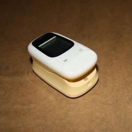 Personal Fingertip Pulse Oximeter Tester Hand Held With Visual Alarm Function supplier