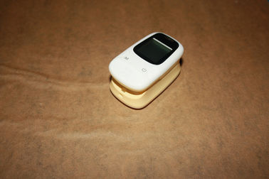 White Recording Fingertip Pulse Oximeter Monitor Pulse Oxygen Saturation supplier